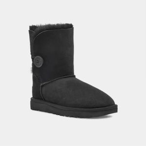 UGGS Black Bailey Button women’s size 9